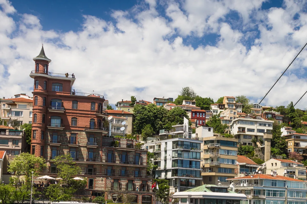 Boğaz hattında off-market portföy araştırması — temsili görsel