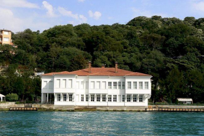 Ahmet Fethi Paşa Yalısı: Kuzguncuk’un Pembe Yalısı ve Boğaziçi’nin Tarihi Mirası