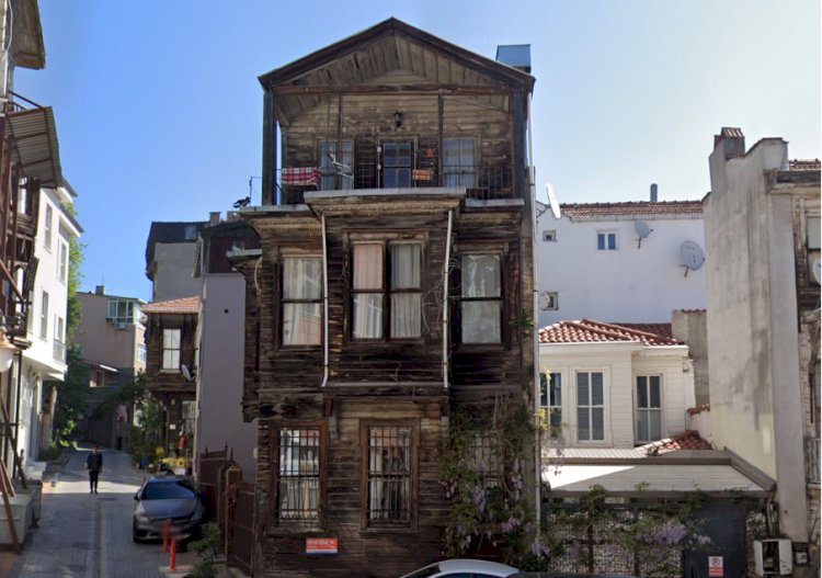 Köşk / Beşiktaş / Arnavutköy / Kehribar Sokak: Sahil Ritmi ile Mahalle Sakinliği Arasında
