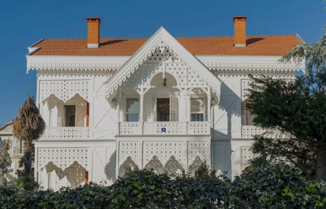 Özkan Bey, konak ımızın satışına sizin çalışmanızı istiyoruz.