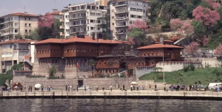 Yılanlı Yalı: Bebek ile Rumelihisarı Arasında Boğaziçi’nin Efsanevi Tarihi Yalısı