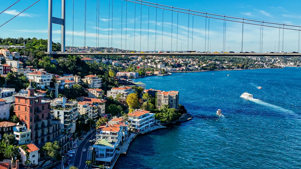 What Is the Value Difference Between a Yalı Apartment and a Detached Yalı? — representative image